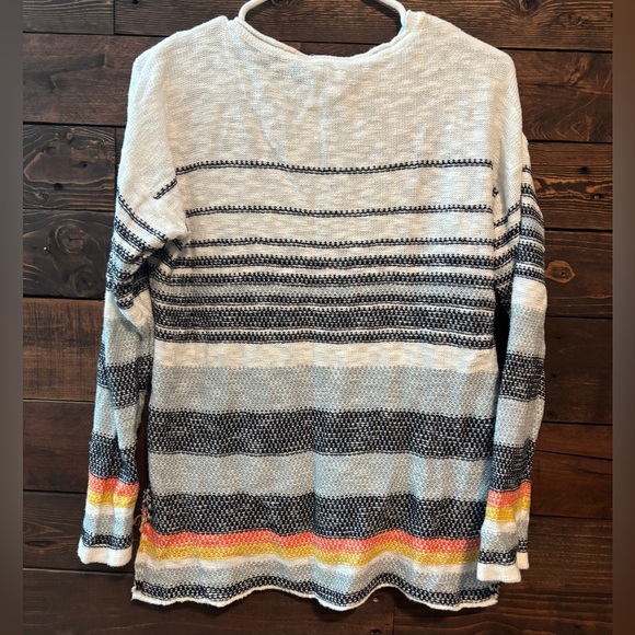 Hem & Thread Textured Knit Sweater - Picture 2 of 8